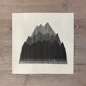 MOUNTAIN RANGE – 25 × 25 cm – Linoldruck – Schwarz/Weiß