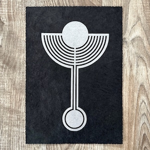HEILIGE GRAAL MENORAH – 21 x 29,7 cm (A4) – Graancirkel Linoprint – Zilver/Zwart