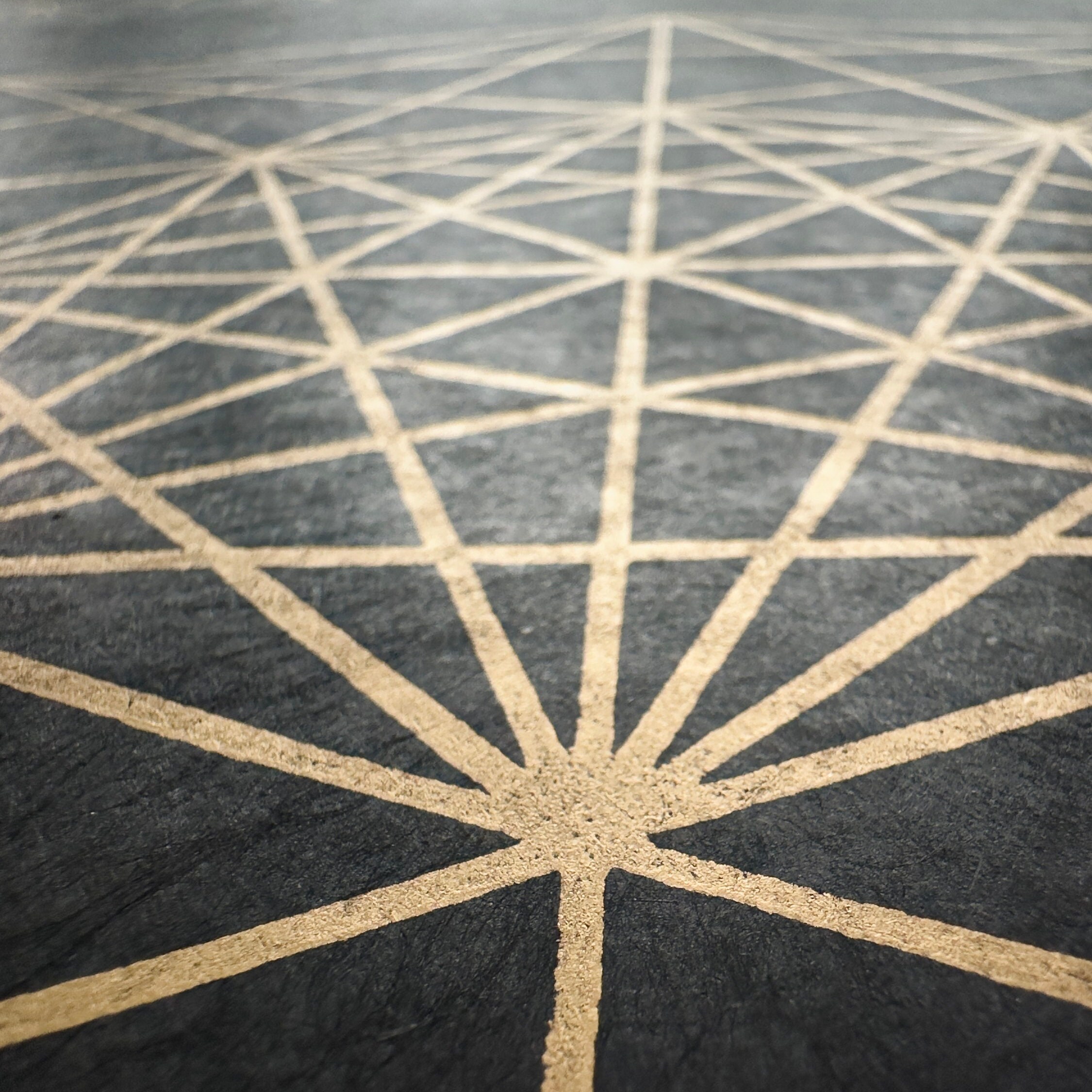 DEMIPENTERAKT – 40 × 40 Cm – Sacred Geometry Linocut Print – Gold