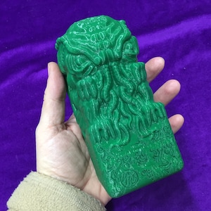 Figura del Gran Cthulhu, idolo de cthulhu, la llamada de cthulhu, lovecraft