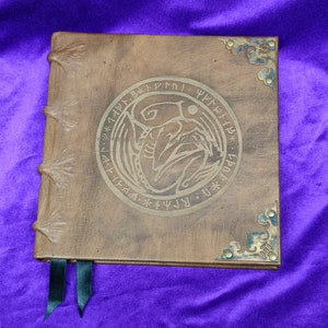 La llamada de Cthulhu Primigenia. The call of Cthulhu, libro encuadernación medieval, juego de rol, core rulebook