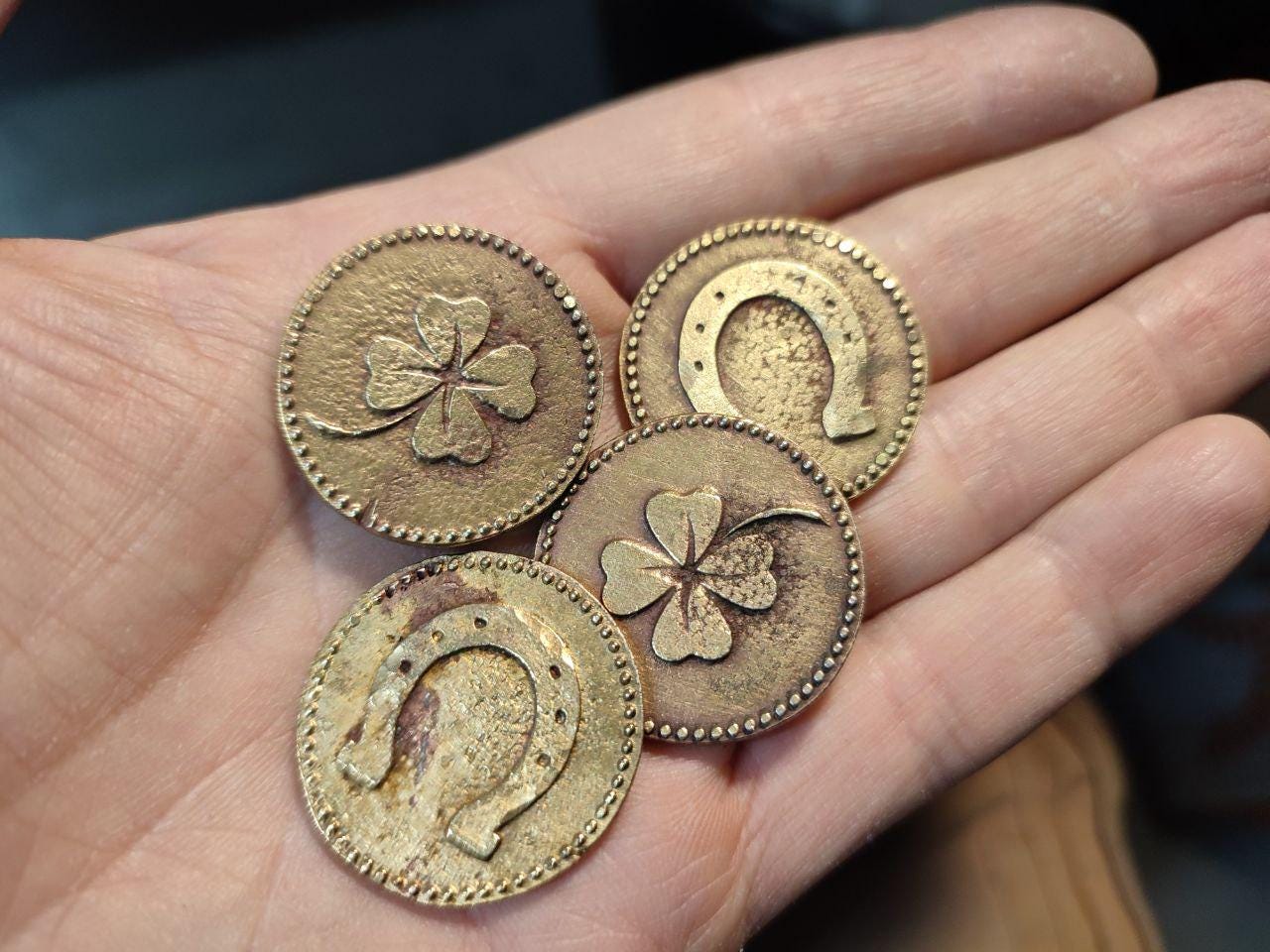 AR256 - 幸運のコイン、金色の幸運のコイン、幸運のお守り、手作りコイン、友達に贈る - Etsy 日本