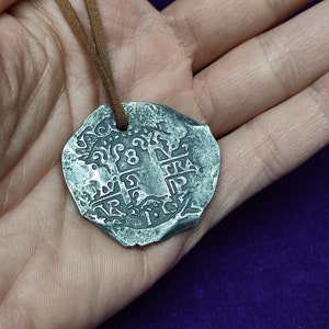 Pirate necklace with replica 8 reales Potosí doubloon, handcrafted coin | Pirate necklace 8 reales Potosí doubloon, handcrafted necklace