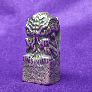 Metallic statue of Cthulhu in gold, metal statue of cthulhu in gold, idol of cthulhu, the call of cthulhu, lovecraft, Cthulhu figurine