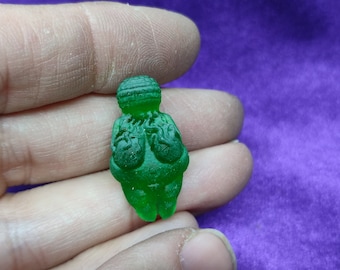 Mini Venus Cthulhu Figurine 3cm – Lovecraft Amulet in Jade Effect Resin – Fantasy Collectible Figure / Geek Gift