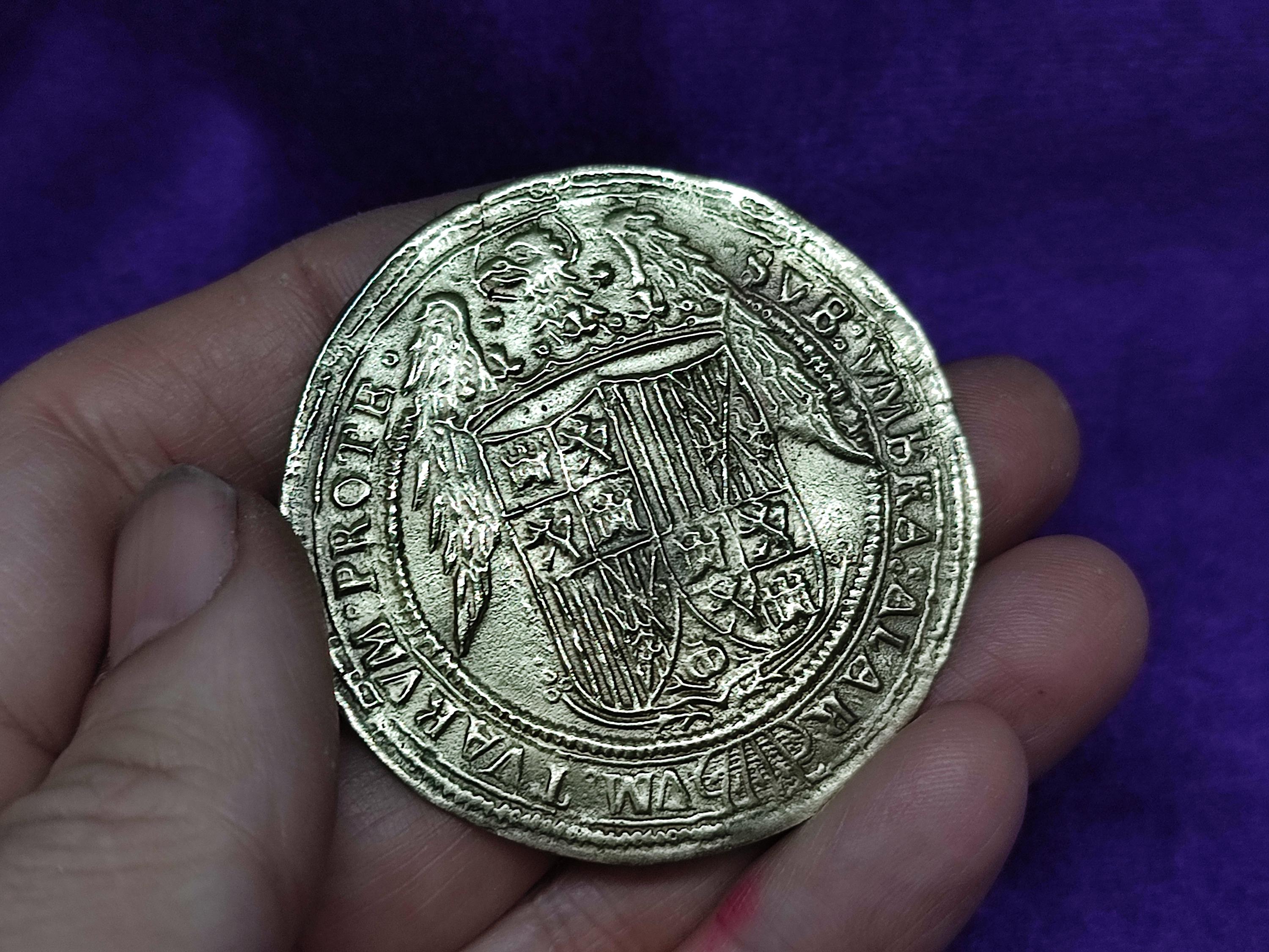 AR240 - 20 Excellent Catholic Monarchs Coin, Collector's Coin ...