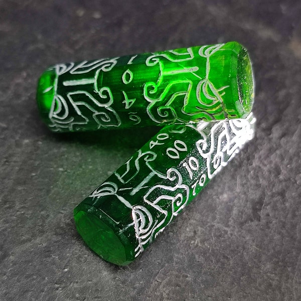 D100 of Cthulhu Emerald, dice with your own design inspired by Cthulhu, give to a friend