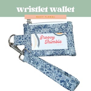 CARTERA DE PULSERA con estampado floral azul marino / Hecha a mano en Georgia
