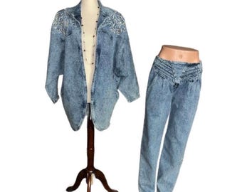 Tina Woo For Mass ~ Talla mediana para mujer ~ Vintage ~ Conjunto de chaqueta y pantalón de mezclilla azul con lavado ácido