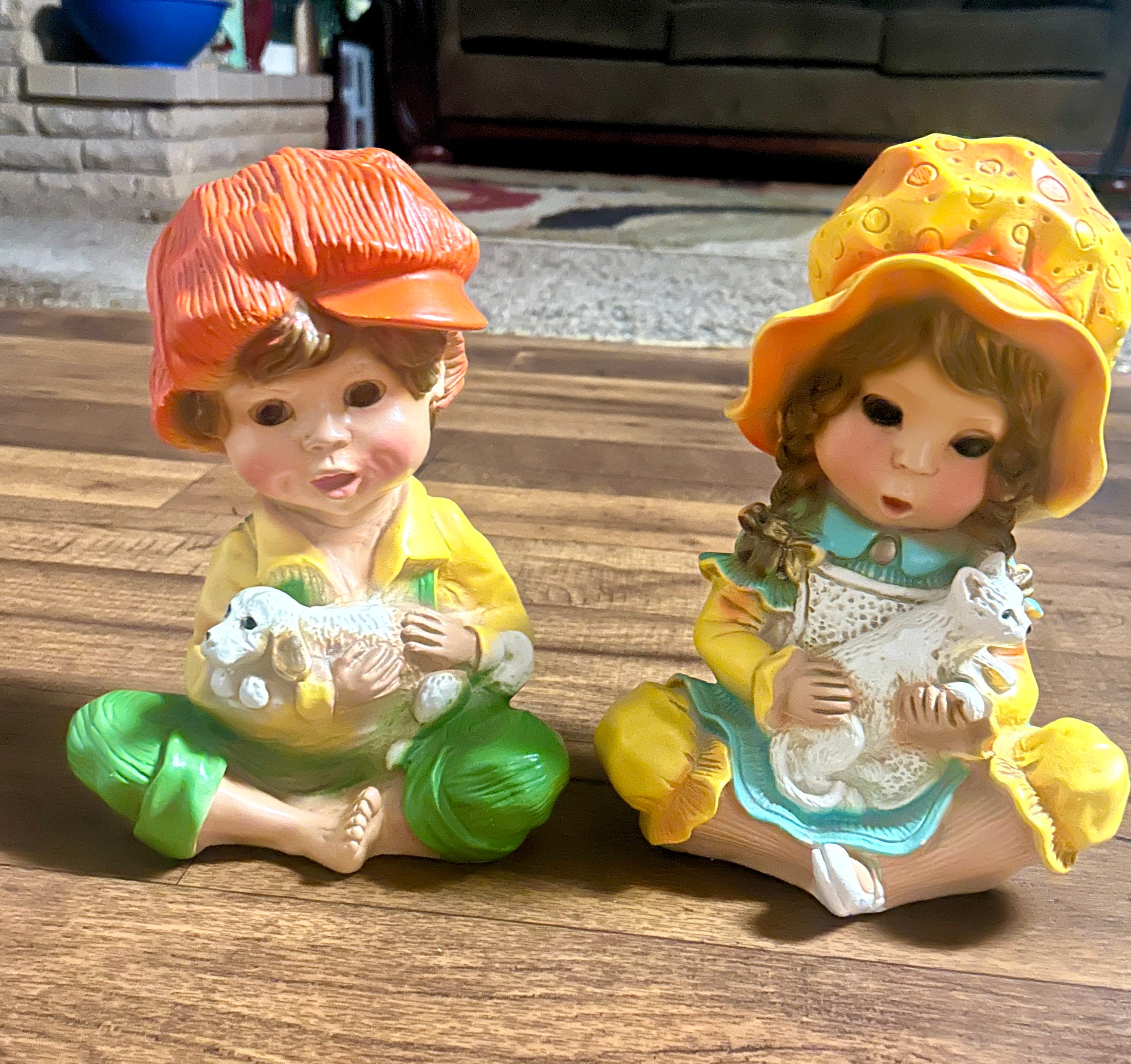Universal Statuary Corp. • Yellow/orange • Vintage • 1974