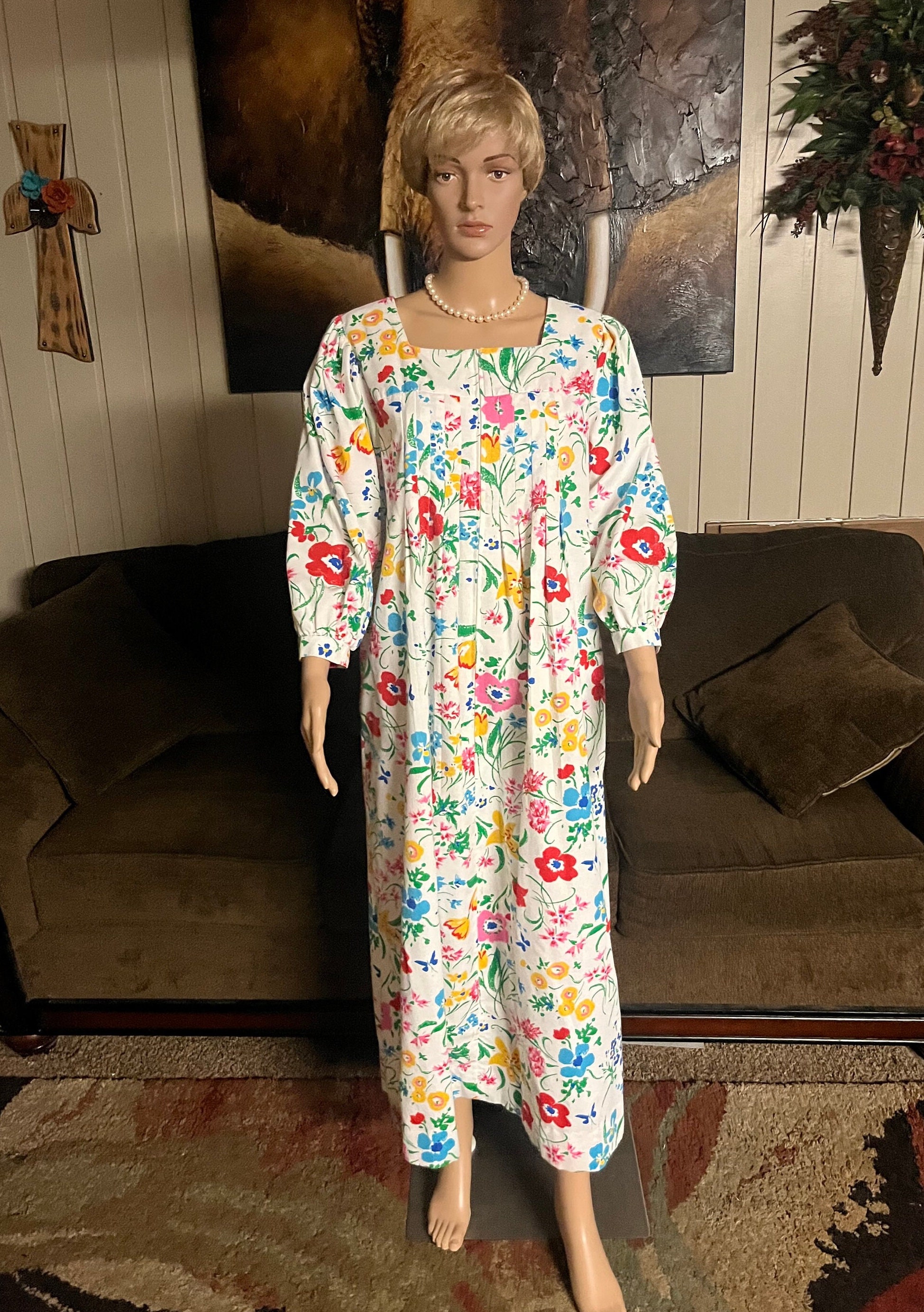 david brown california dress Vintage 1970s DAVID BROWN CALIFORNIA Up To Size 16 White & Purple Flor   The Secret Parlour Vintage Clothing