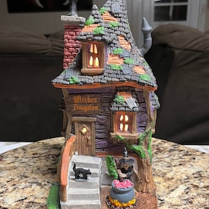 Lemax Spooky Town Witches Bungalow Collector’s Item