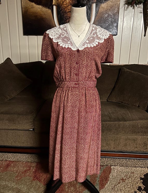 Maggy London • Vintage • Size 12 • Burgundy/white • Lace