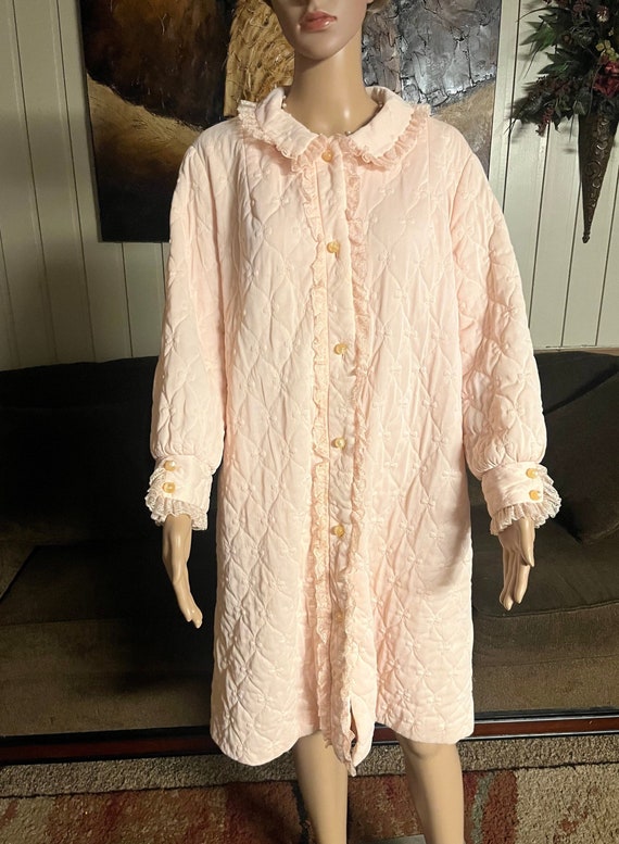 Vintage (1960’s) Vanity Fair Size 16 Light Pink Q… - image 3