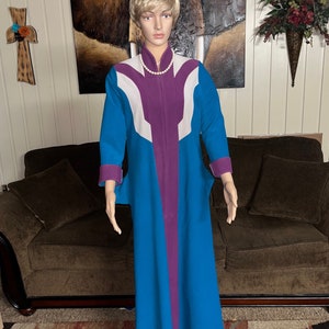 Vanity Fair • Vintage • Turquoise/ Purple •  Geometric • Medium • Fleece Robe