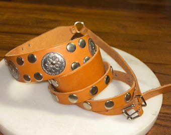 Dun Dee Vintage Western Silver and Brown Belt. Size 28 Dun Dee Western Belt Size 28 Gray Full Grain Cowhide Leather  main image 4