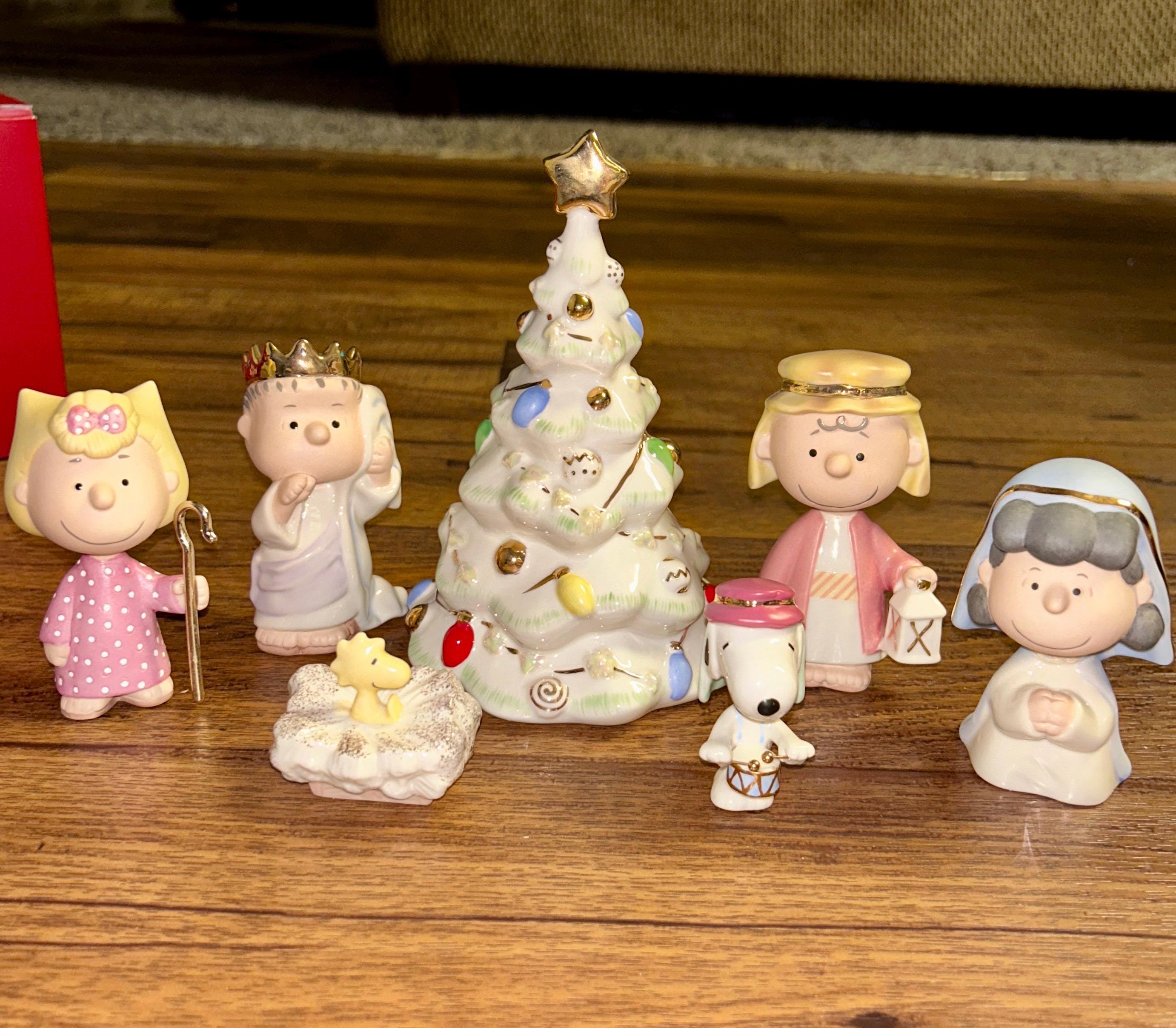 Lenox (peanuts) ~ Porcelain Multi-colors 7-piece Christmas Pageant