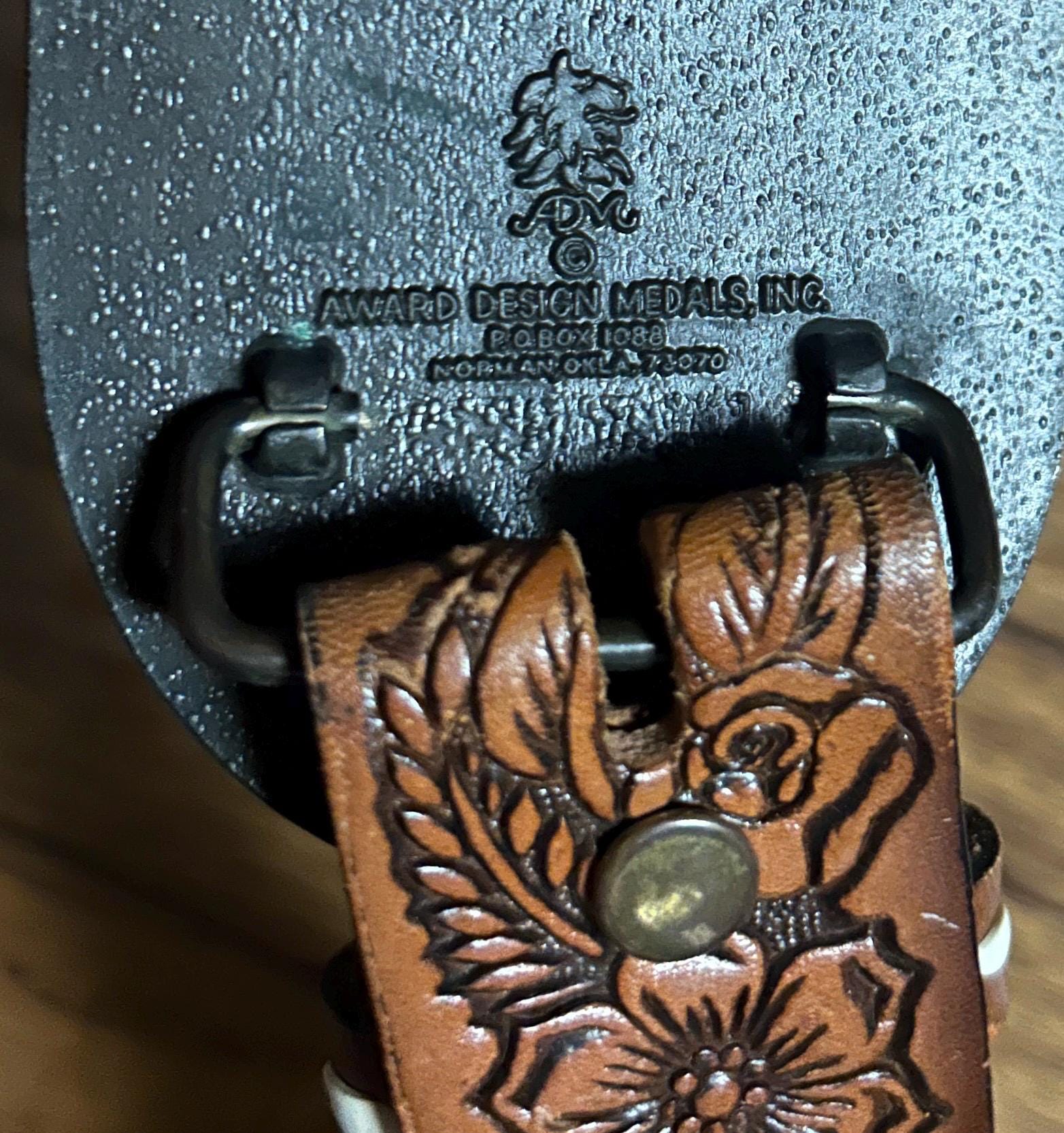 Award Design Metal Buckle • Grain Cowhide Brown Belt • Men