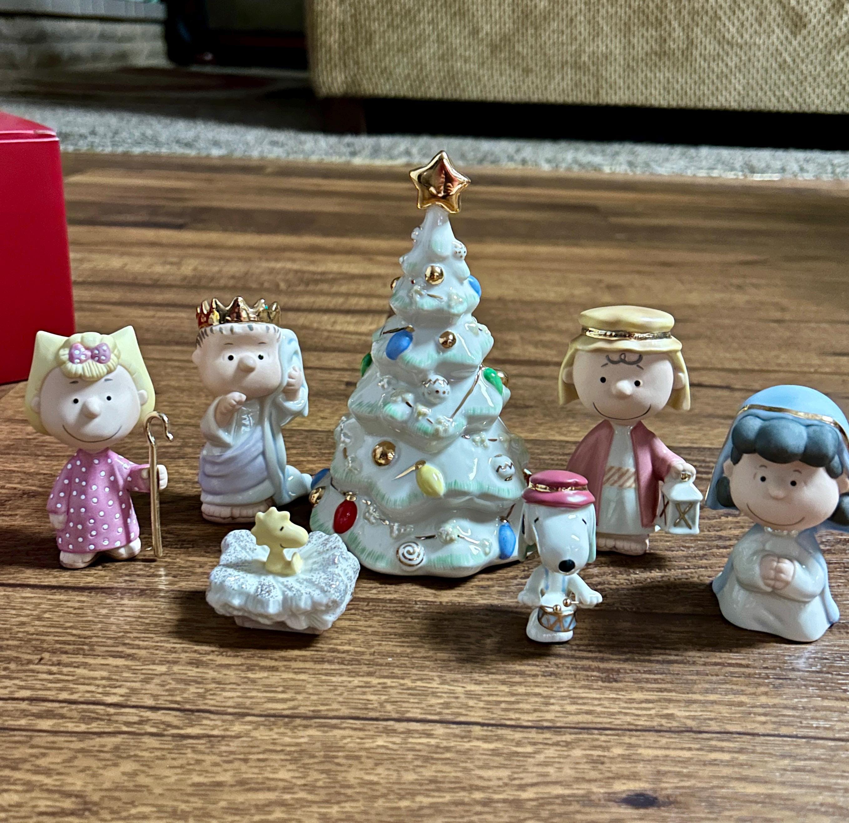 Lenox (peanuts) ~ Porcelain Multi-colors 7-piece Christmas Pageant