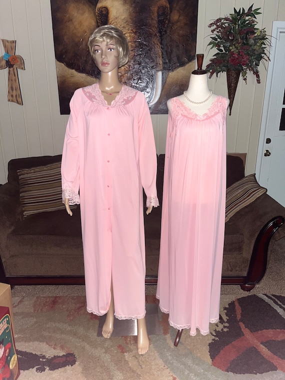 Vtg “Shadowline” Size Medium Nightgown & Robe