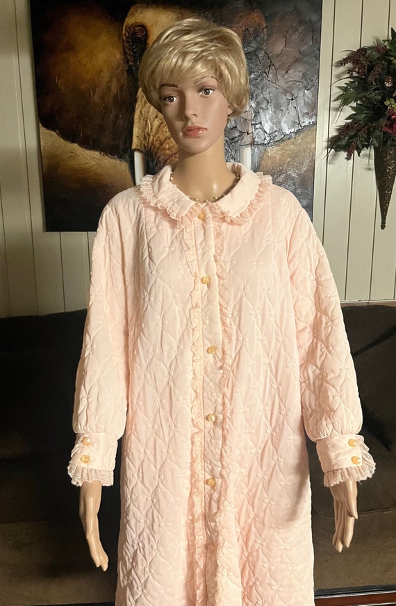 Vintage (1960’s) Vanity Fair Size 16 Light Pink Q… - image 4