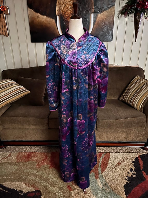 Appel~ Size Medium Suede Floral Design Robe - image 2