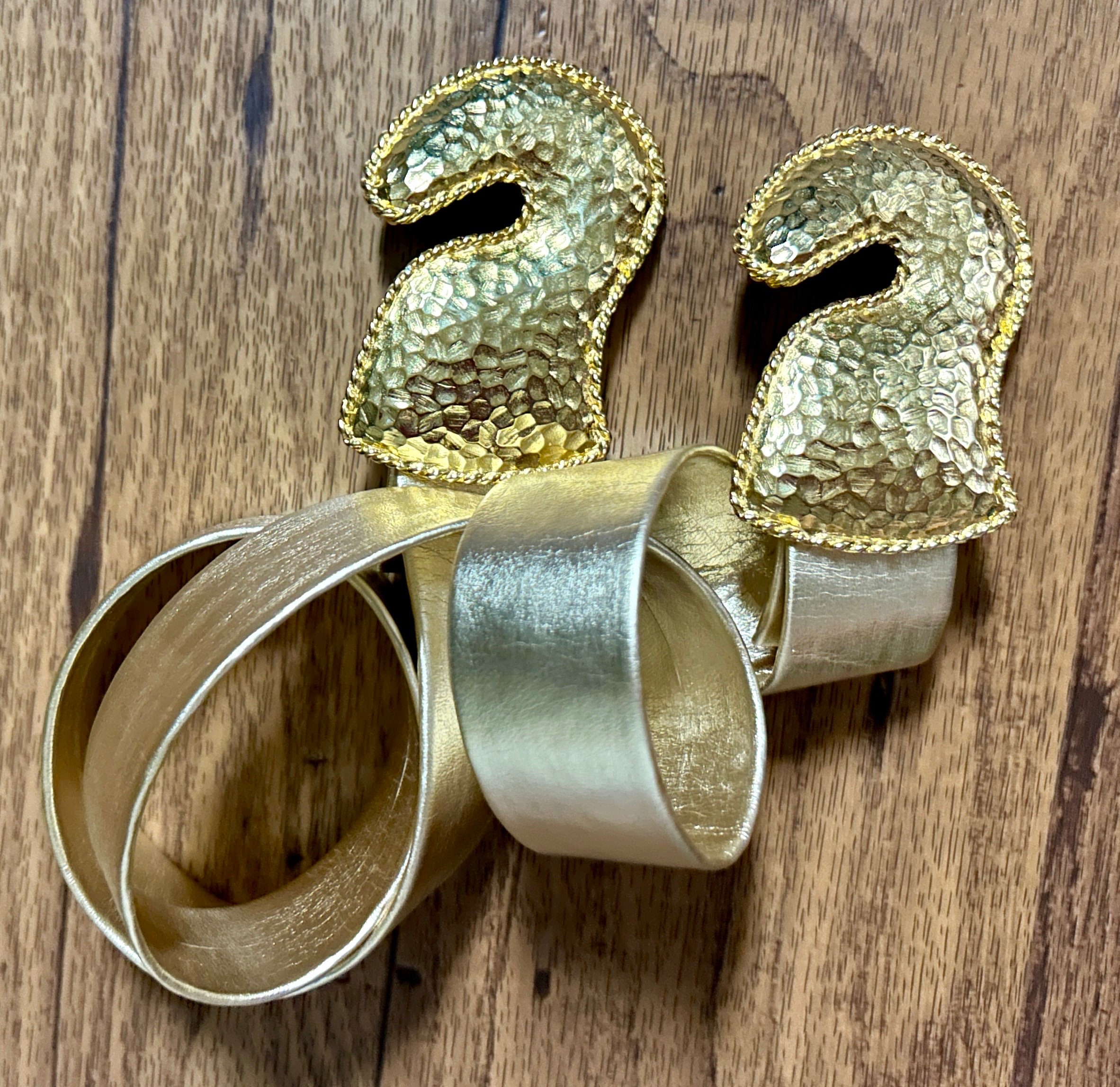 Vintage • Gold W/ Hammered Metal Buckle • Waist: 30” In 