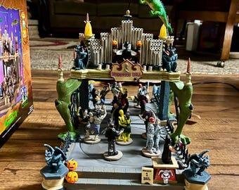 Lemax (Spooky Town) ~ 2005 Halloween Village ~ Monsters Ball ~ Lighted & Animated ~ Box and Video