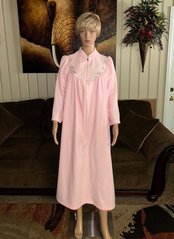 Appel~Vintage Size Medium (P) “Appel” Pink Robe W/