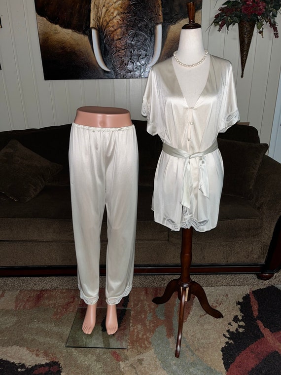 Vanity Fair • Size 34 • Pajamas Set • White • Cham