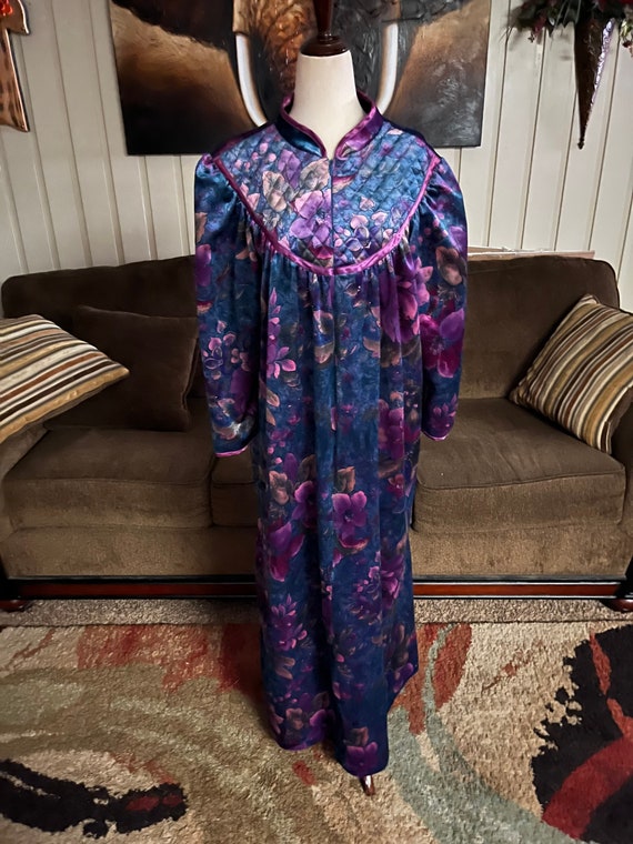 Appel~ Size Medium Suede Floral Design Robe