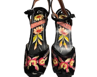 Vintage (1940’s) ~ WWII ~ Wooden Carved ~  Black & Red ~ Floral ~ Size 6 ~ Sandals ~ Philippines Shoes