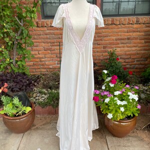 Annique by Rosa Puleo • Size Large • White/ Pink • Lace • Nightgown