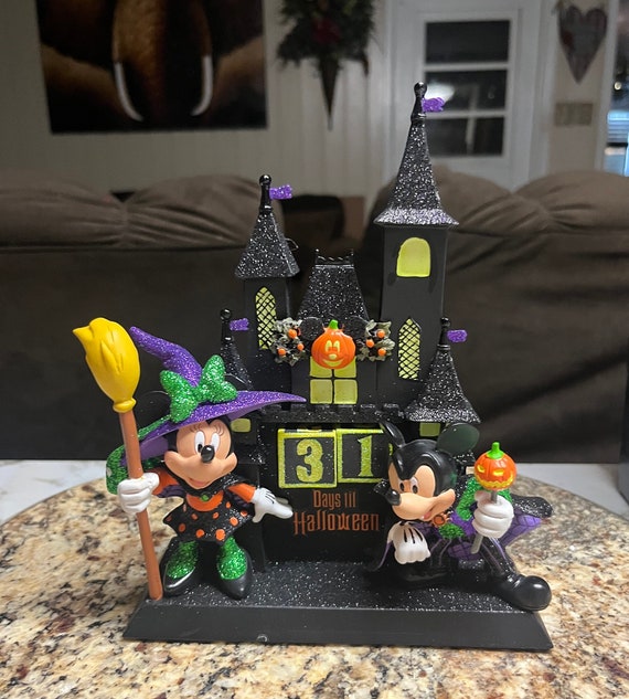 ディズニー　ハロウィン　31 Day Countdown フィギュア Disney Parks Halloween Countdown Calendar W/ Dracula Mickey