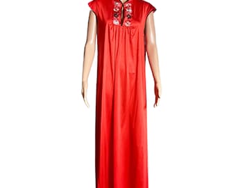 JC Penney’s ~ Medium ~ Vintage (1970’s) ~ Made in USA ~ Red W/ Multi-Colors Embroidery ~ Asian Style Nightgown