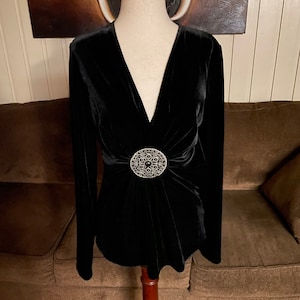 Chetta B • Sherrie Bloom & Peter Noviello • Size 6 • Black • Velvet • Medallion Stone • Sweater