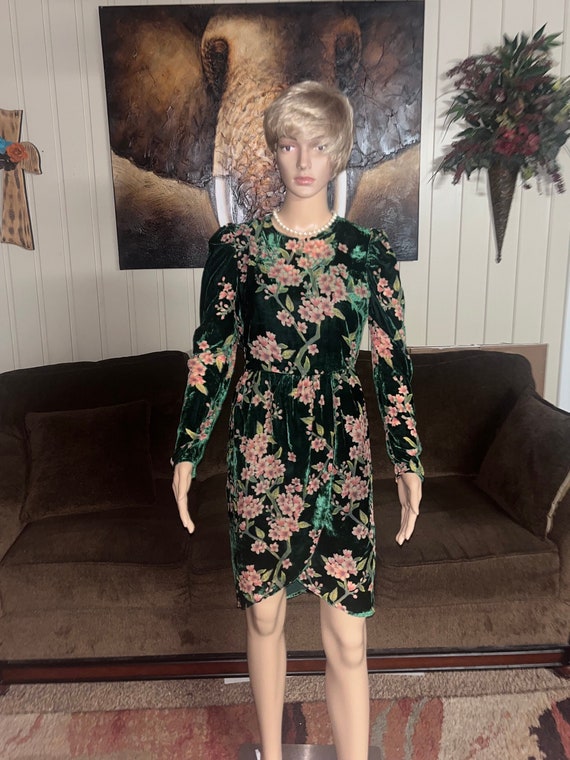 Just One Answer J.O.A. Size Small Green Velvet W Pink Floral