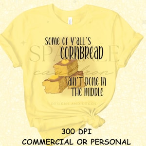Puede incluir: Camiseta amarilla con un gráfico de pan de maíz y el texto "Some of y'all's cornbread ain't done in the middle".