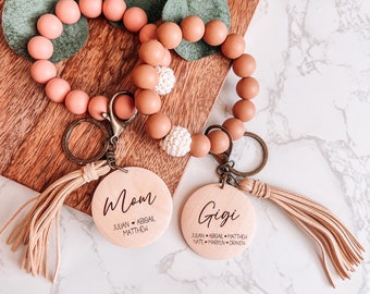 Personalized Mother's Day Present, Mothers day gift for Mom or Grandma, Silicone Keychain Wristlet, Custom Kids Names, Gift for Her Gigi