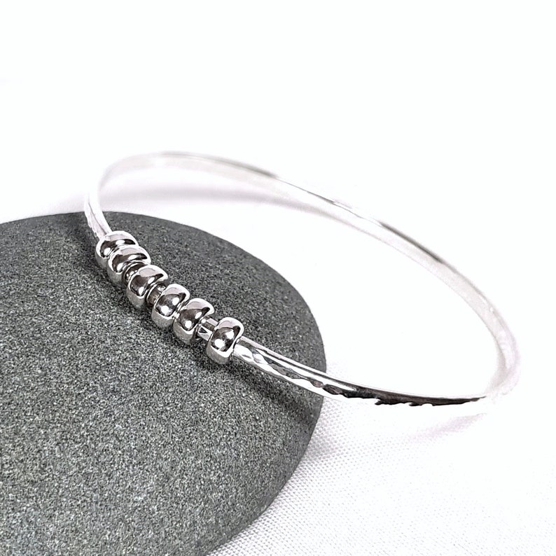 Sterling Silver Bangle Bracelet, Hammered Silver Bangle with Ring Charms, Charm Bracelet, Fidget Jewellery, Birthday Bangle with Charms 6 Rings
