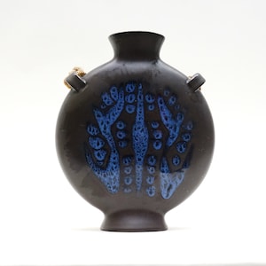 22 x 17 x 5 Moon Flask Vase by LILLEMOR MANNERHEIM Singoalla Series for Upsala Ekeby Gefle Sweden Decorative Plate 60s 70s 80s Pottery Decor