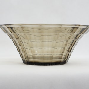 Mid Century Modern CRYSTAL BRUTALIST BOWL Jak talerz na sałatkę owocową Orrefors Art Deco Styl skandynawski Lata 30., 40. i 50. Wystrój domowego biura