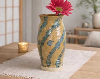 Vase Mid-Century fait main en terre cuite : décor de poterie scandinave