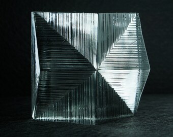 Posacenere in cristallo Pukeberg vintage: vassoio in vetro brutalista svedese