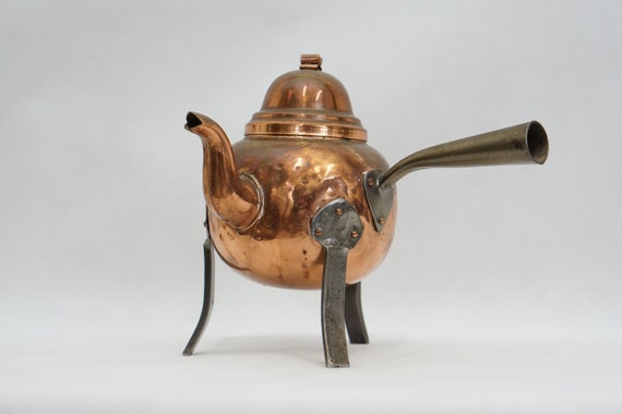 鉄の脚と木製のハンドルが付いたヴィンテージの銅製ケトル - Etsy 日本