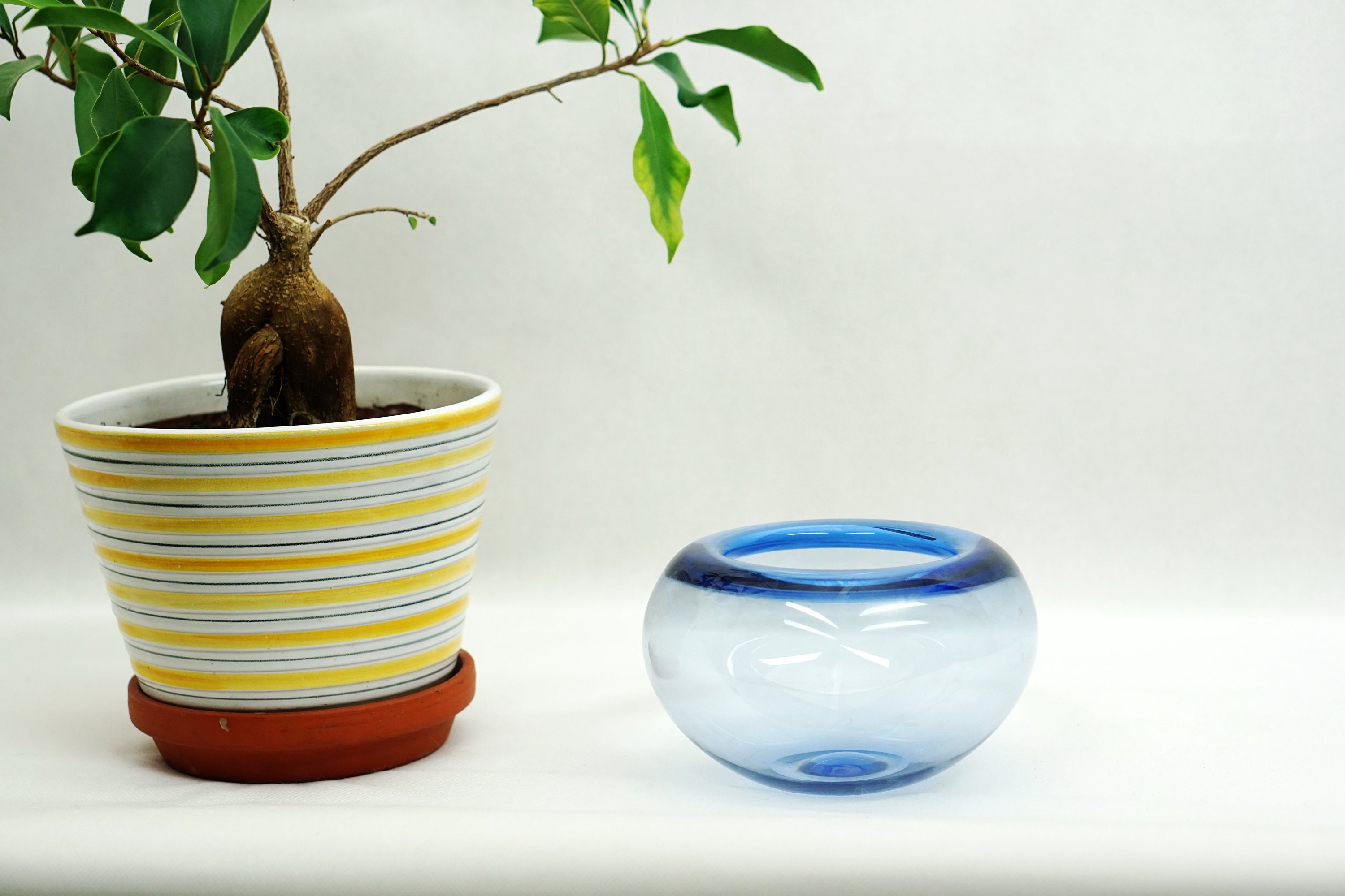 ミッドセンチュリーモダンブルークリスタルボウル：レトロなガラス皿