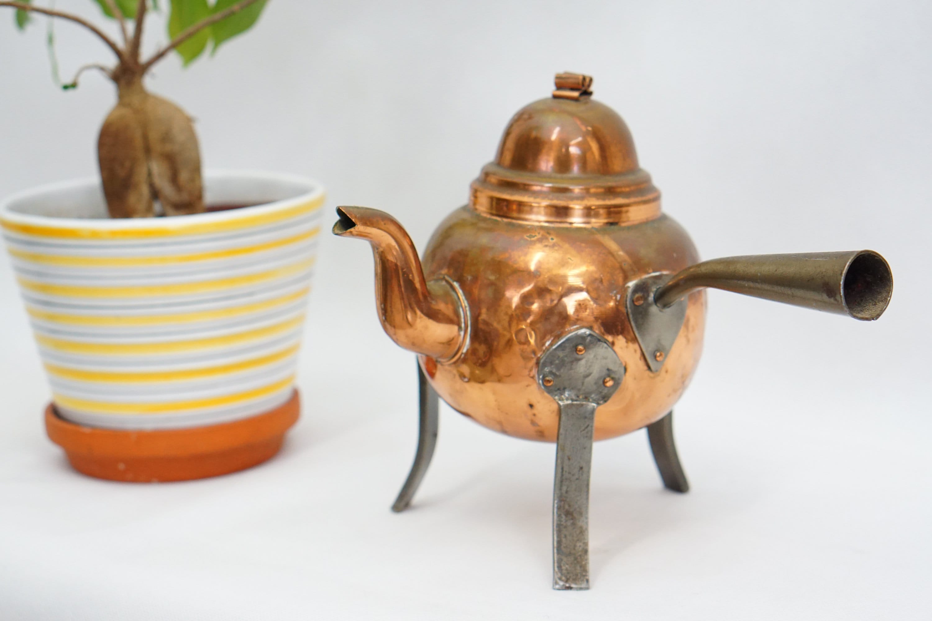 鉄の脚と木製のハンドルが付いたヴィンテージの銅製ケトル - Etsy 日本