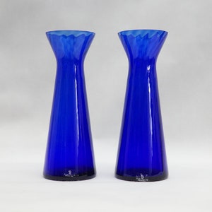 Zwei Kobaltglas-Vasen. Bergdala Glashütte. Schwedische 60er Jahre