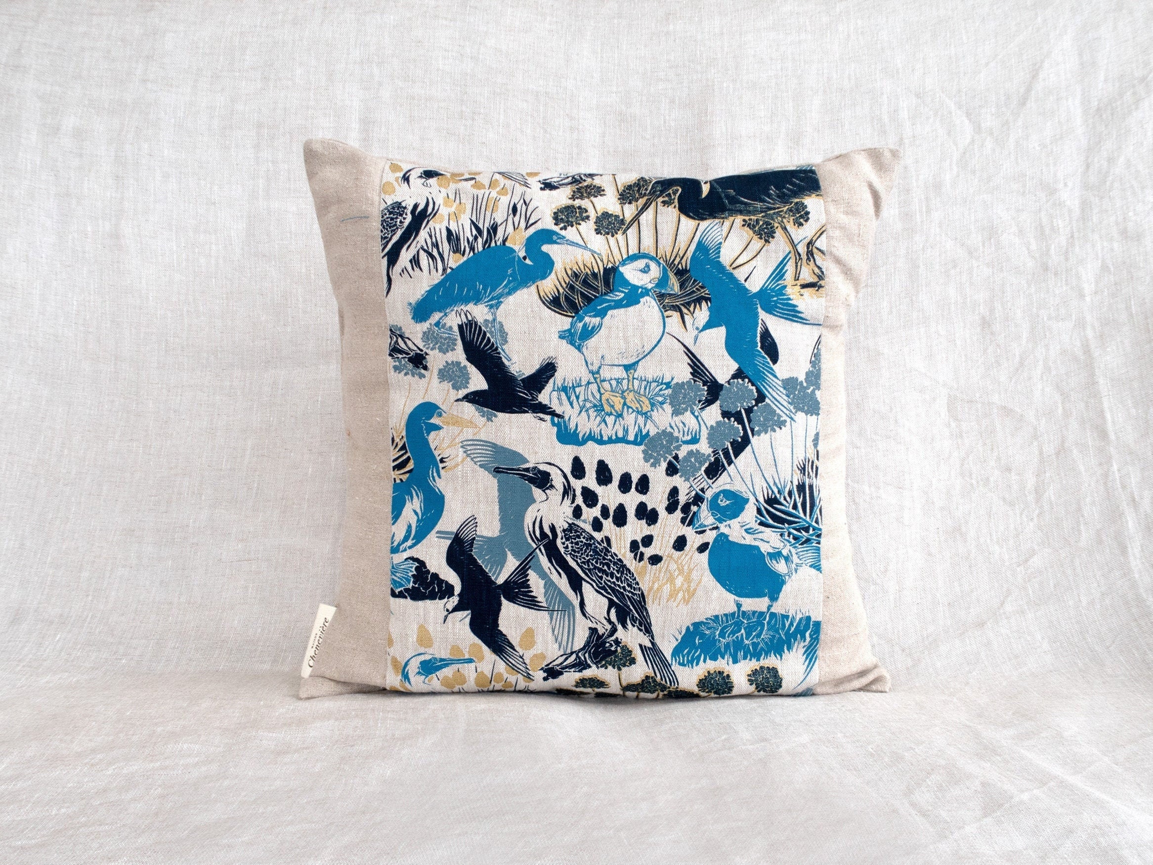 Coussin Carré en Lin Naturel Beige Blanc Écru Fabriqué à La Main Motif Imprimé Oiseaux de Mer Macare