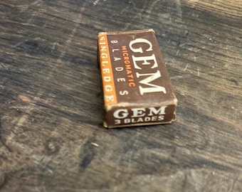Vintage box of  GEM Micromatic single edge safety razor blades.